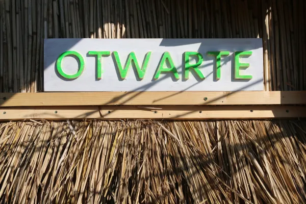 Drewniana tabliczka "Otwarte"