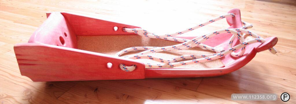 drewniane_sanki_dla_lilki_1