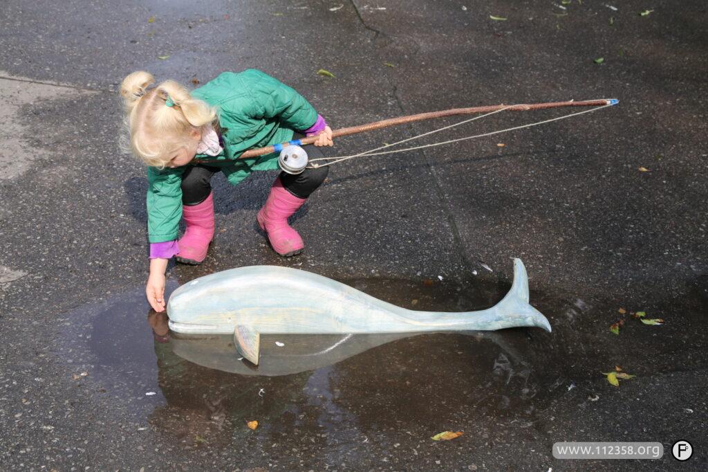 drewniany_wieloryb_w_krakowie_4