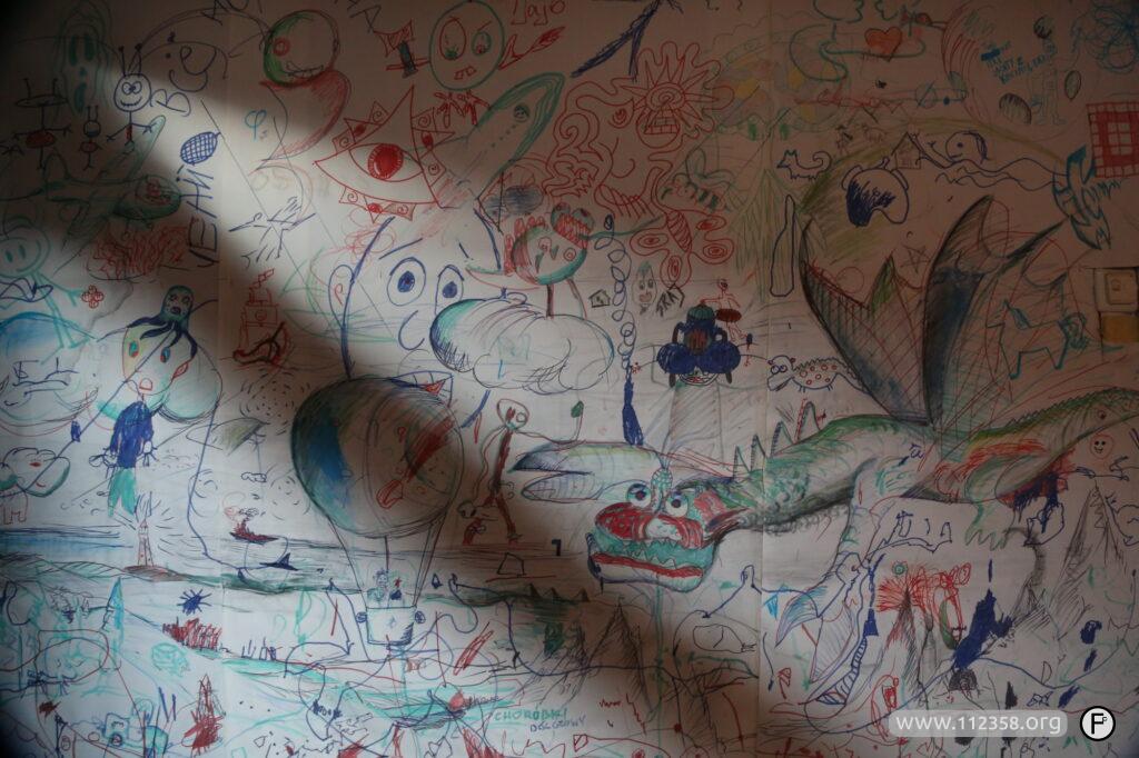 rysunki_na_scianie_w_pracowni_4