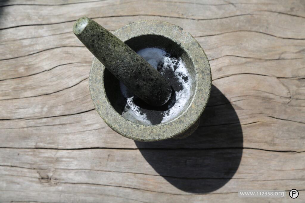 pasta_wybielajaca_do_zebow_kokos_wegiel_1