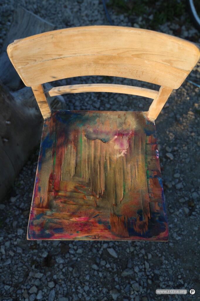 krzeslo_z_malowanym_siedziskiem_uv_3