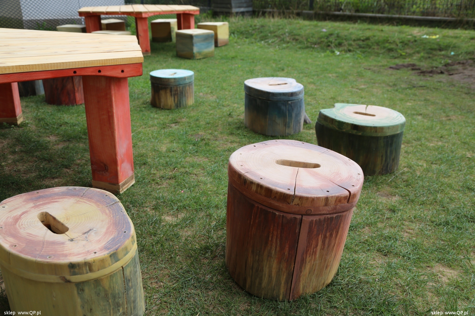 Taboret pieniek
