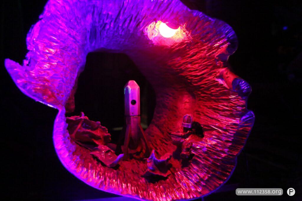 lampa_kosmos_ludki_drewno_1